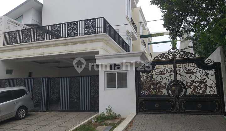BRAND NEW 3-STORY HOUSE IN KAMOJANG RESIDENCE, KAYU MAS