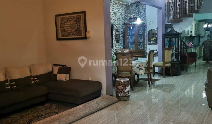 Rumah 2 Lantai Hook Bagus Dicempaka Putih,lt 370 M,lb 400 M,kt 5+2,KM 6 Hadap Utara Cempaka Putih,jakarta Pusat 2