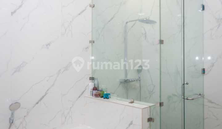 RUMAH MODERN 3LT SEMI FURNISH DI IMPERIAL GADING SUKA PURA 2