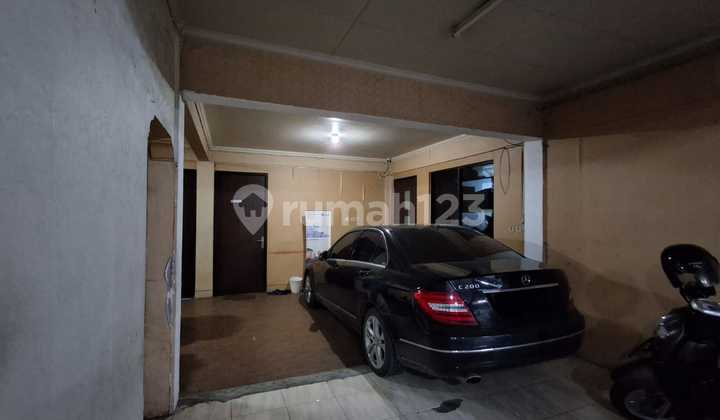 RUMAH SUDAH DIRENOV JADI SHOWROOM MOBIL DI PONDOK KOPI 2