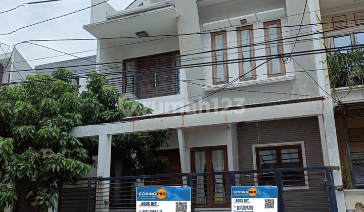 NICE 3.5-STORY HOUSE IN KELAPA NIAS, KELAPA GADING