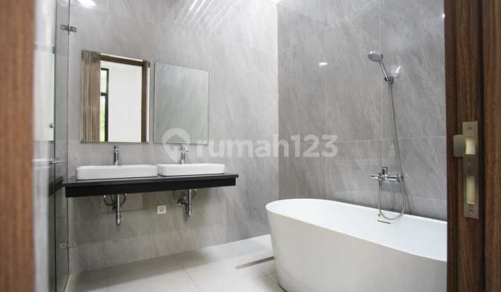 Brand New House Hook 2,5 Lantai di Delatinos Bsd - All Ensuite 2