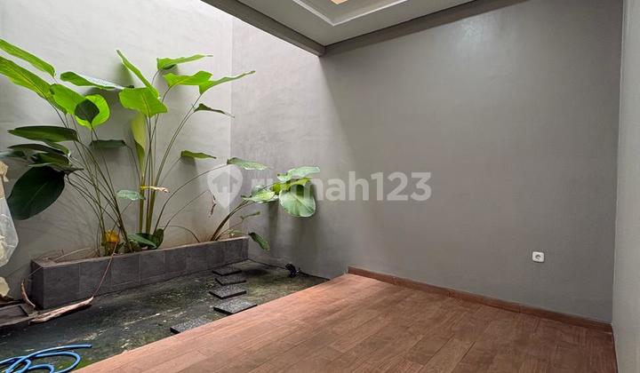 Rumah 2 Lantai Bangunan Mandiri Hadap Timur & Selatan di The Icon, Cosmo 2