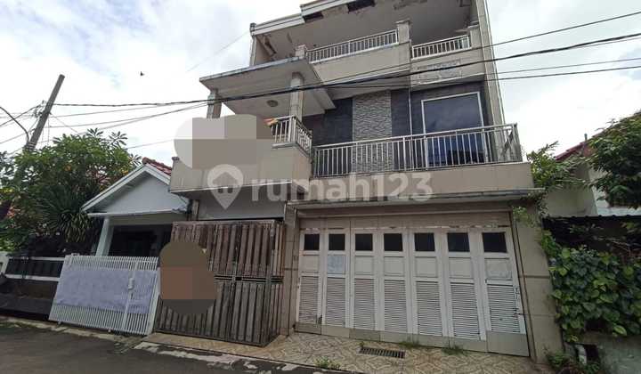 Dijual Rumah 3 Lantai SHM di Griya Satwika, Ciputat Timur 2