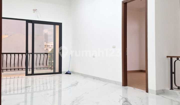 Rumah Hoek 2 Lantai The Icon BSD – Bangunan Baru, Turun Harga 2