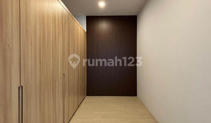 Luxury House with Elevator, Swimming Pool View, Club House in Alam Sutera 2