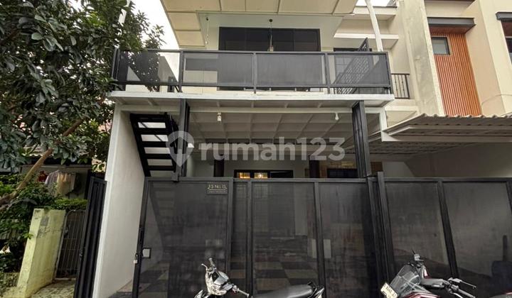 Rumah Baru Bangunan Mandiri Depan Mushollah di BSD Sektor 1.5