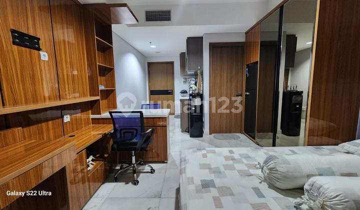 The Smith Alam Sutera Apartment Studio Type 23rd Floor Furnished