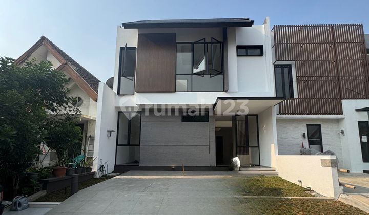 Ceiling Tinggi, Rumah Modern Minimalis 2½ Lantai di Alam Sutera