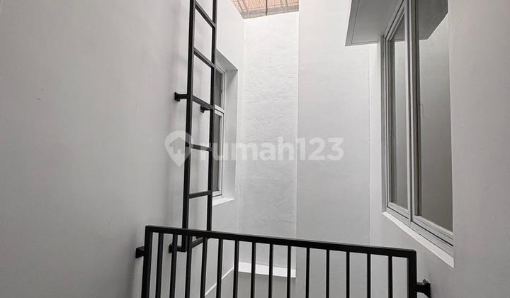 Rumah Renovasi Total Siap Huni di The Icon, Bsd City