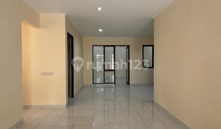 Foresta BSD House Unfurnished, Tidy &amp; Ready to Occupy, Carport for 2 Cars 2