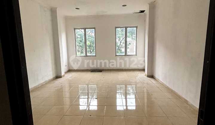 Ruko Mendrisio 3 LT Hadap Jalan Raya Traffic Ramai di Gading Serpong Ruko Mendrisio 3 LT Hadap Jalan Raya Traffic Ramai di Gading Serpong