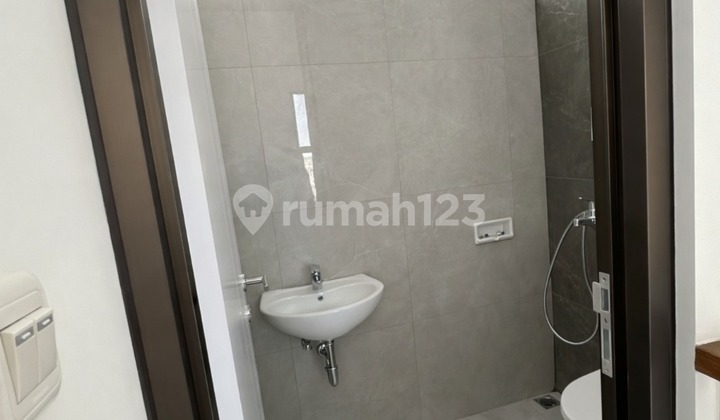 Strategic House in Front of Ciputra Mall - Potential for Rental Business 2