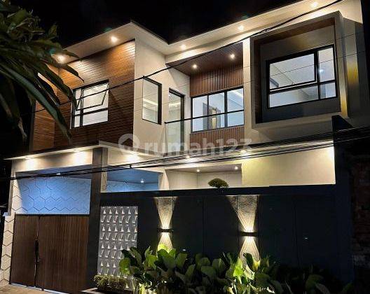 For sale, a modern minimalist 2-storey house on Jalan Penamparan Gatsu, west of Denpasar 1