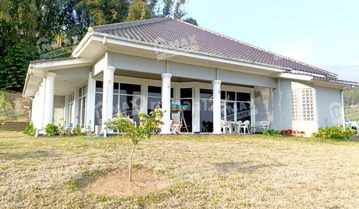 Rumah Villa Dan Kebun Luas Selecta Batu, Siap Huni Plus Furnished 2