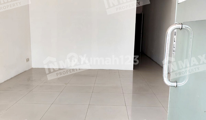 For Rent 3-Storey Shop House in the Center of Malang City, Suitable for Office Business 2