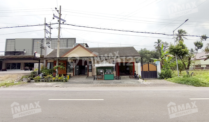 Large Warehouse and House in Tumpang Malang Area, Main Road Access to Bromo