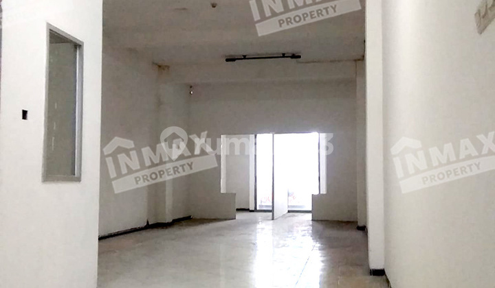 3-Story Shop House on Letjen S Parman Malang, High Traffic Area with Spacious Parking 3-Story Shop House on Letjen S Parman Malang, High Traffic Area with Spacious Parking
