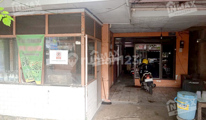 5-Bedroom House Near Alun-Alun Blitar Suitable for Shop/Warung Business