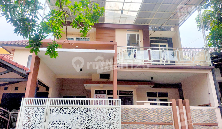 Rumah 3 Lantai 4 Kamar Ada Rooftop di Sulfat Malang, Daerah Aman