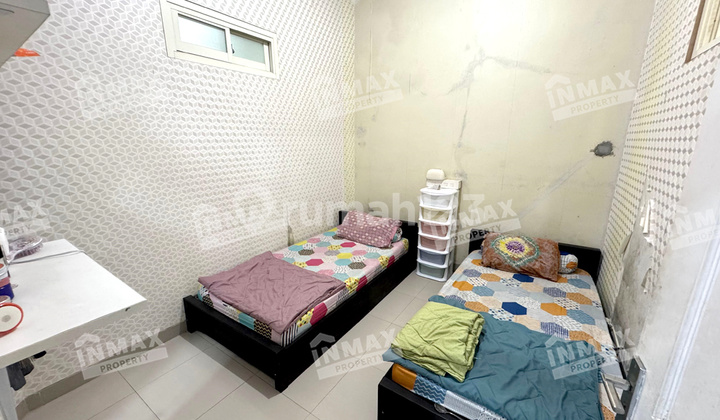 Two-story shop house Yulius Usman near the Main Market, suitable for residence.