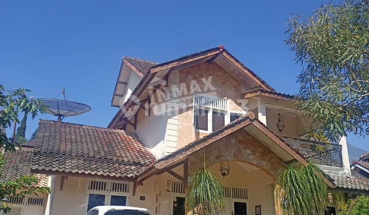 Rumah 2 Lantai Terawat Full Furnished Daerah Aman Tenang di Batu 1