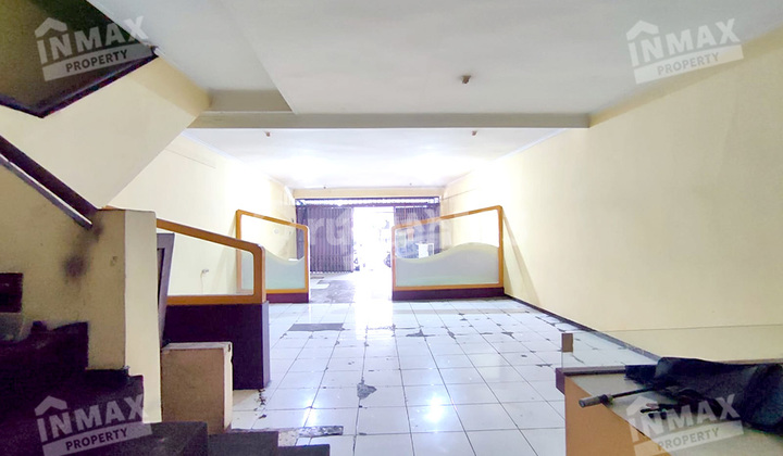 3-Storey Shophouse with Basement in the Center of Malang City, Suitable for Business 2