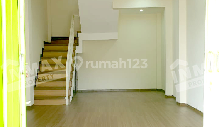 3.5 Floors Shop House in Kauman Malang, Near Pasar Besar, Suitable for Business 2