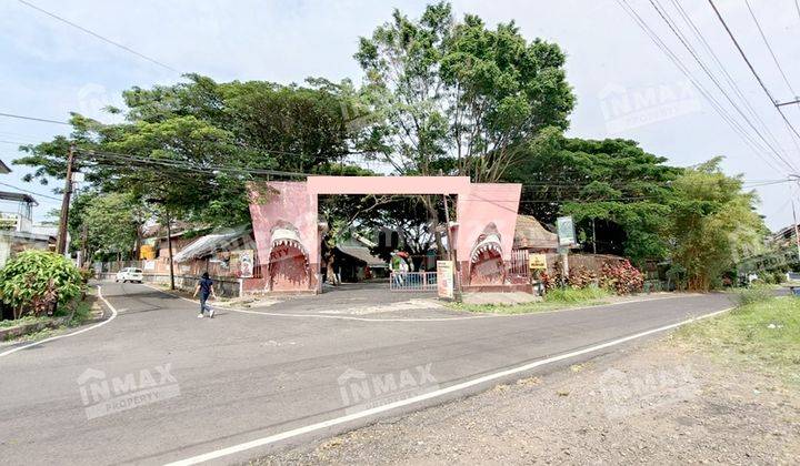 Tempat Usaha Dan Taman Rekreasi Tlogomas Malang, Row Jalan Lebar 1