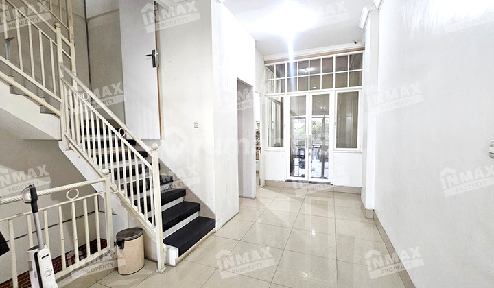 House & 4-Storey Shop House suitable for Business Semi-Furnished Well-Maintained Building 2