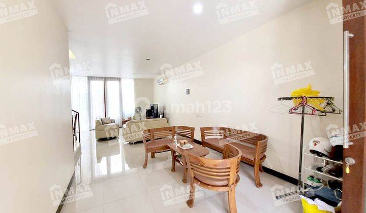 Rumah 2 Lantai Furnished di Riverside, Malang Sangat Terawat 2