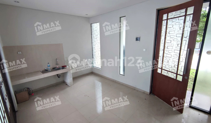 Disewakan Rumah Siap Huni 2 Lantai Shojiland Sidoarjo, Row Jalan Lebar 2