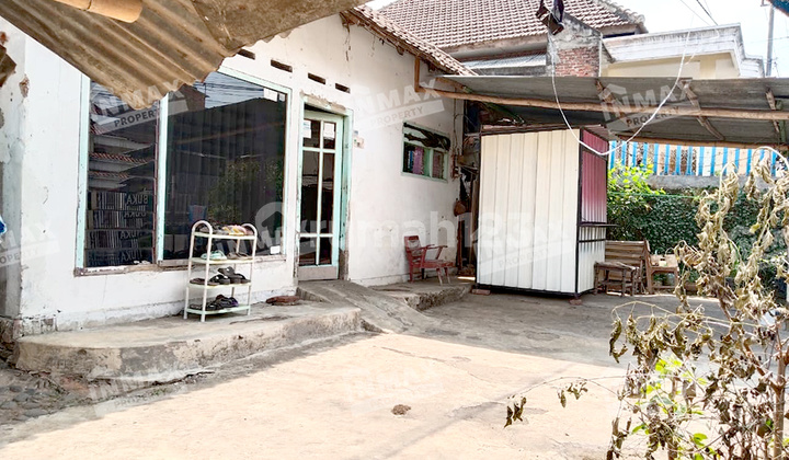 House near Sitirejo Wagir roadside, potential for boarding. 2