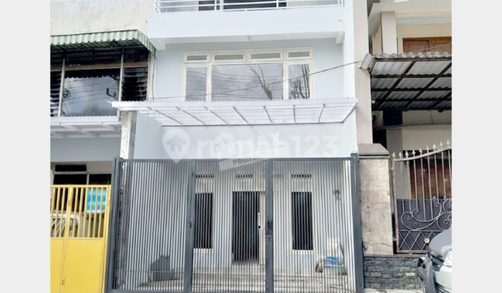 Disewakan Rumah 3 Lantai bisa untuk Ruko Dekat Pasar Besar Malang