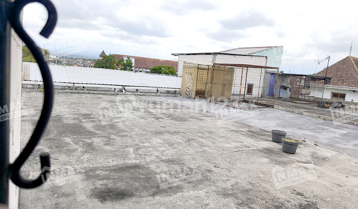 Strategic 2-Story Corner Shop Near RSI Aisyiyah, Suitable for Business 2