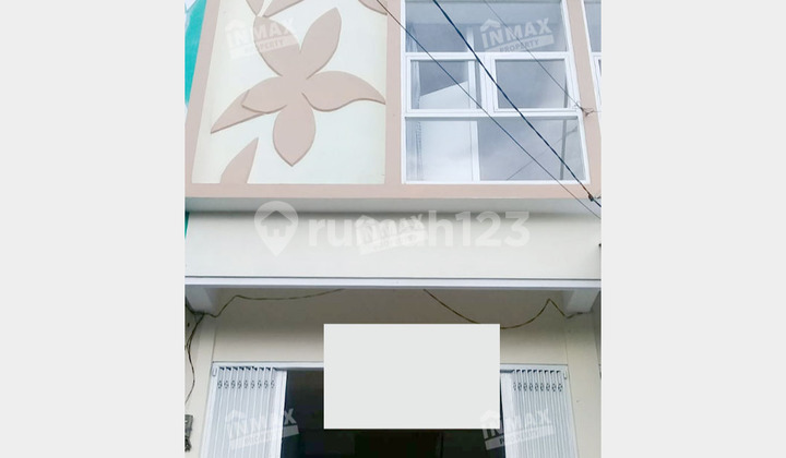 Two-Storey Shop House in Tunggulwulung Area, suitable for Office/Culinary Business.
