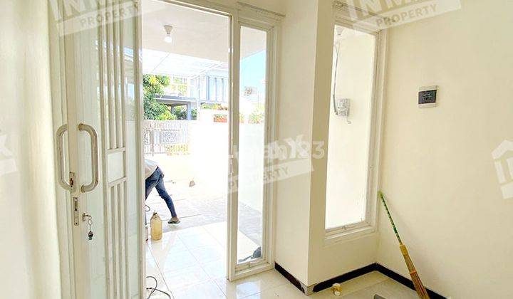 ruang tamu rumah minimalis siap huni bulan