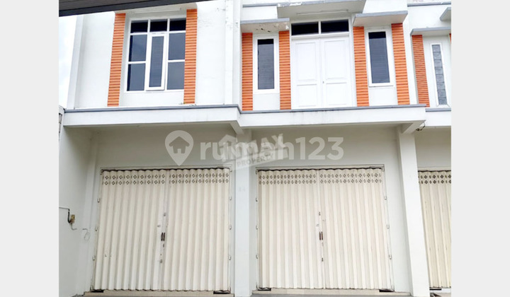 2-Story Shop House with Spacious Parking Area in Junrejo Batu Area, Suitable for Office/Food Business 2