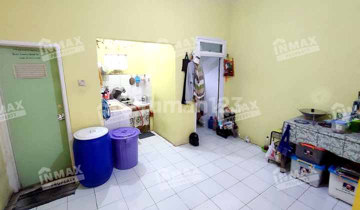 Land House with Two Warehouses in Pakisaji Area, Malang.