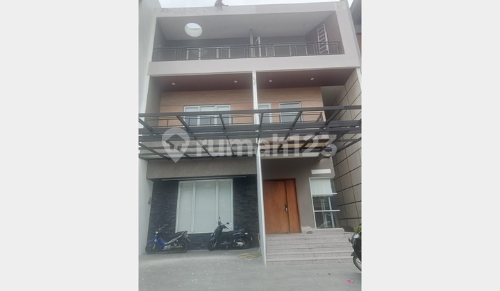 Rumah Mewah Nyaman di Cluster Onyx Alam Sutera, Tangerang Selatan
