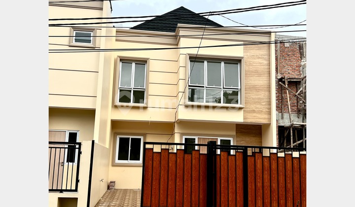 Beautiful Neat House in Gading Serpong Sector, Tangerang