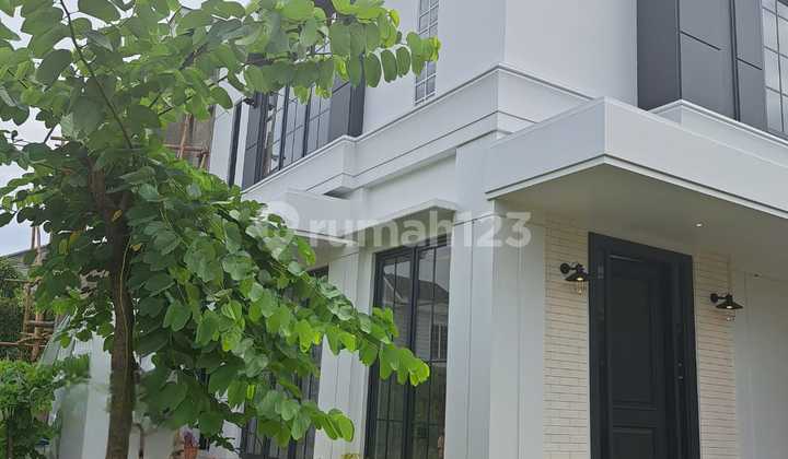Classic Modern House in Nusaloka Cluster, BSD City (Near Club House and Swimming Pool)