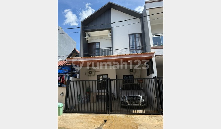Rumah 2 Lantai Full Furnished di Regency Melati Mas, Serpong, Tangerang Selatan Rumah 2 Lantai Full Furnished di Regency Melati Mas, Serpong, Tangerang Selatan