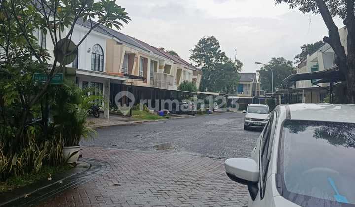 Rumah 3 Lantai Semi Furnished di Oleaster Boulevard, Gading Serpong Tangerang 2