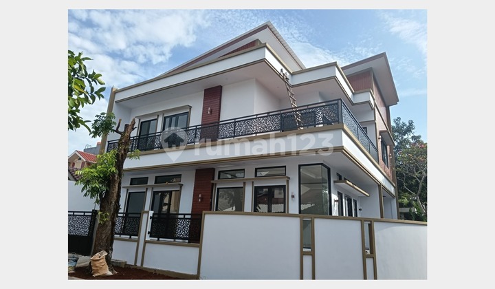 Rumah Baru Posisi Hoek di Kencana Loka Bsd, Tangerang Selatan Rumah Baru Posisi Hoek di Kencana Loka Bsd, Tangerang Selatan