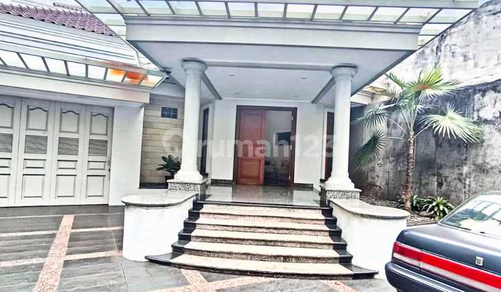 Rumah Mewah 2 1/2 Lantai Furnished di Kemanggisan, Jakarta Barat 2