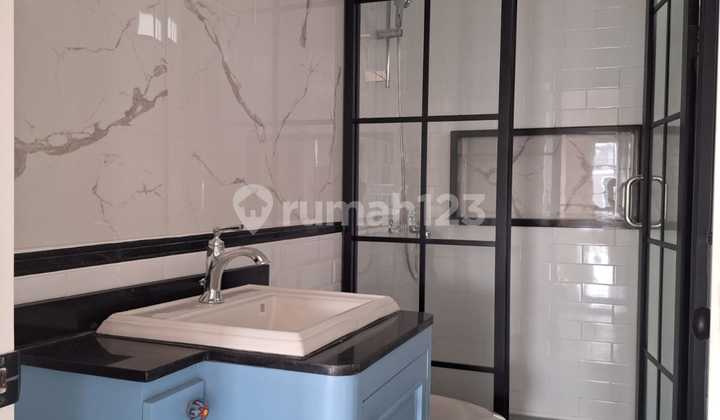 For Sale New House Corner Position American Classic Design The Icon Cosmo Bsd 2