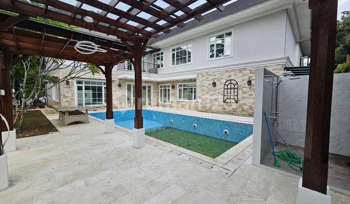 Affordable Luxury House Semi Furnished Strategic Location With Swimming Pool In Lippo Karawaci Tangerang