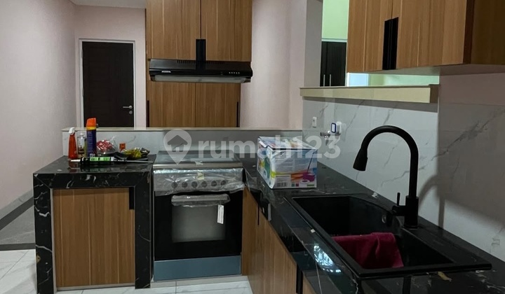 For Sale: Luxurious Corner House and Plot 751M² Flamboyan Alam Sutera 2