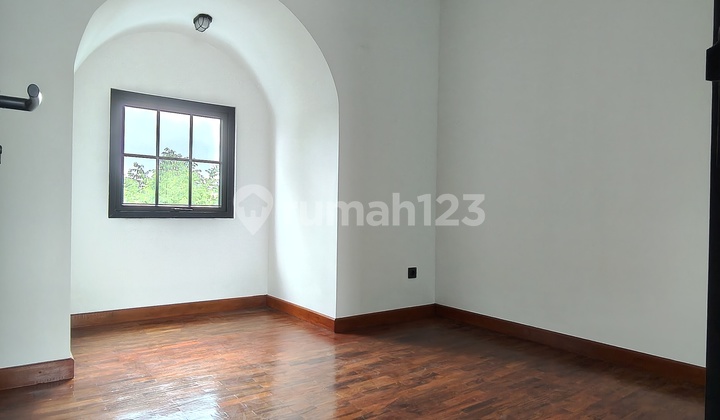 Di Jual Rumah Baru American Classic Design Hoek Badan 3 Lantai The Icon Bsd City 2